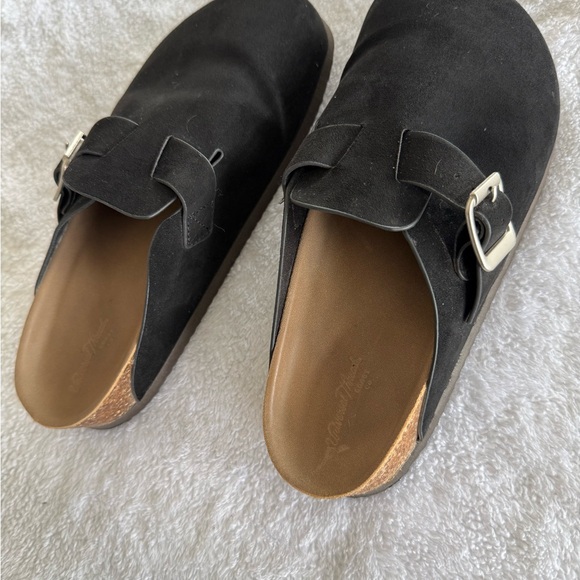 Universal Thread Shoes - Women’s Universal Thread Black Suede Slip-On Clog with Buckle size 6.5
